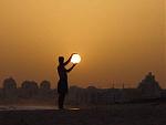 Click image for larger version

Name:	holding the sun.jpg
Views:	315
Size:	9.5 KB
ID:	949487