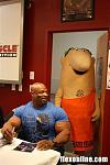 Click image for larger version

Name:	oct_11_ronnie_coleman_event_096_wm.jpg
Views:	398
Size:	34.8 KB
ID:	950821